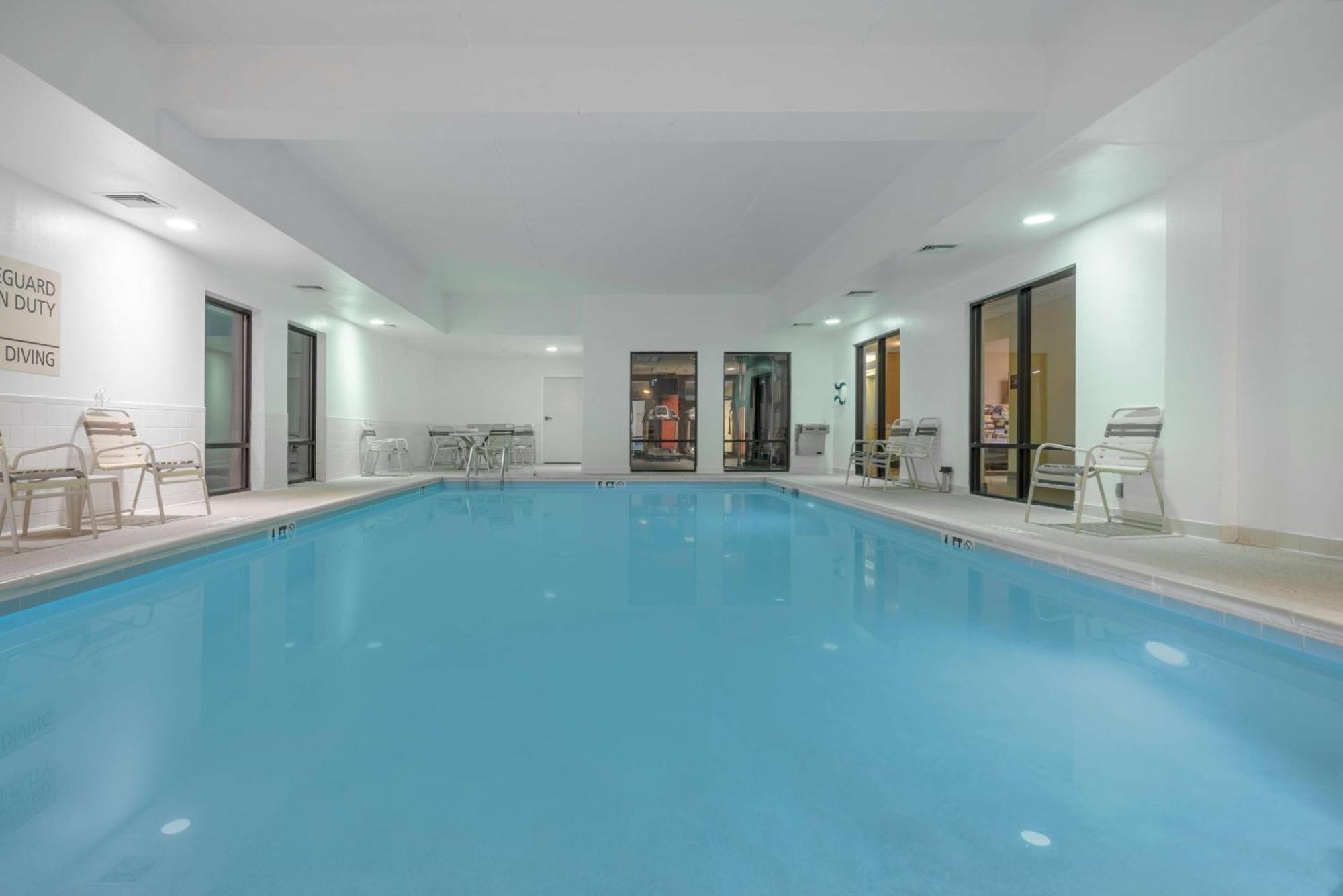 Hampton Inn Frostburg Εξωτερικό φωτογραφία