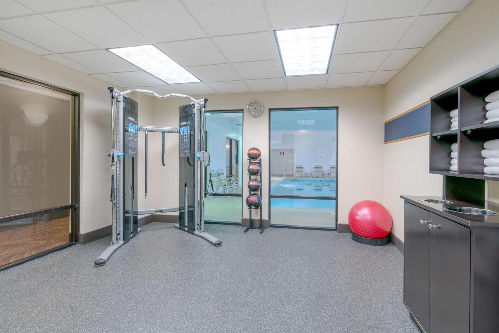 Hampton Inn Frostburg Εξωτερικό φωτογραφία