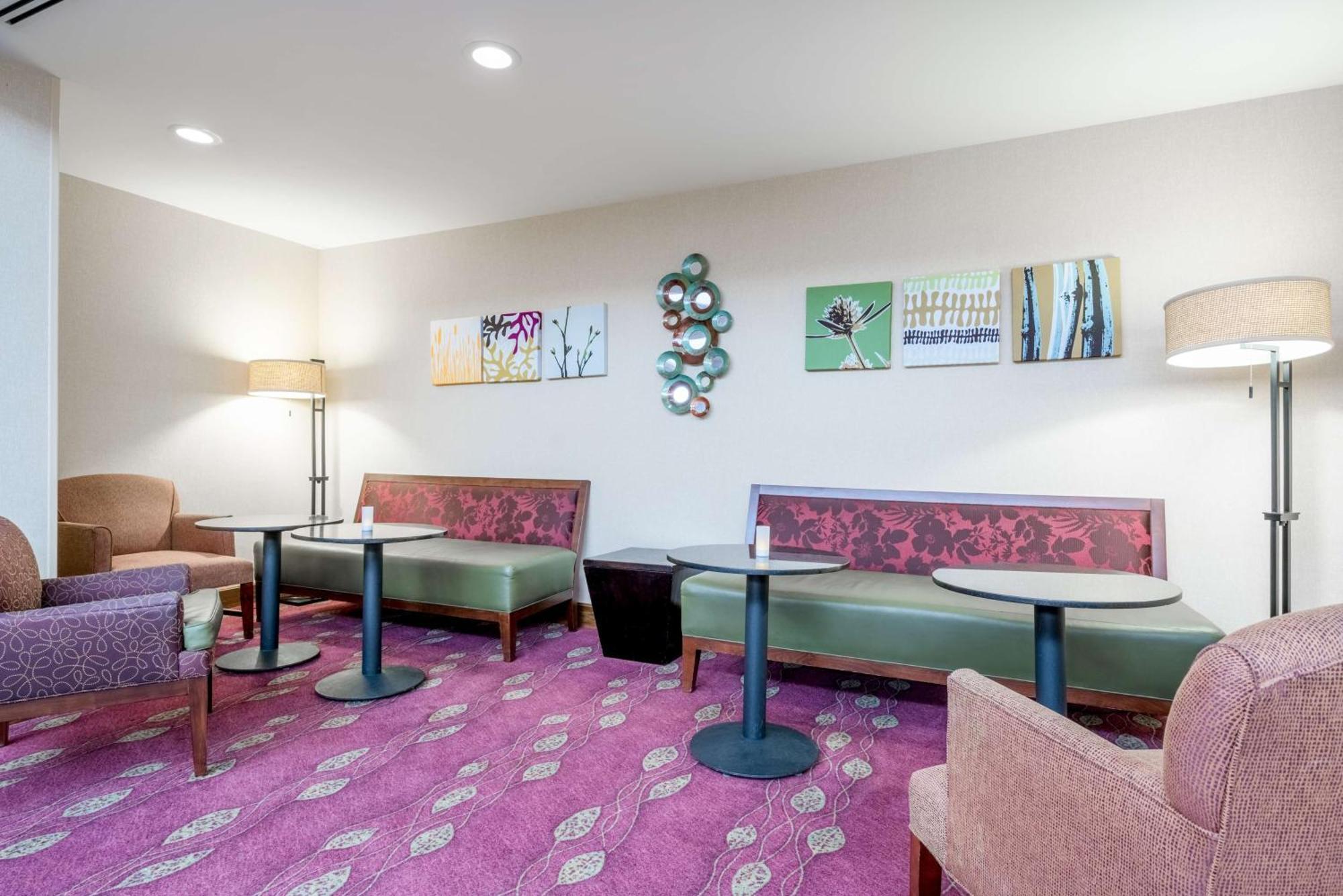Hampton Inn Frostburg Εξωτερικό φωτογραφία